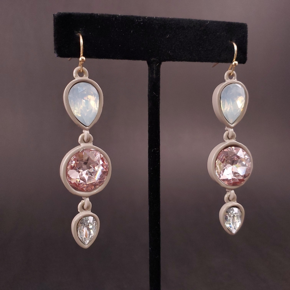 💥CLOSING SALE💥 Pierced Sparkly Dangle Earrings - Picture 3 of 4